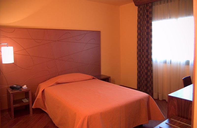 B&B Hotel ซัสเซาโล ภายนอก รูปภาพ
